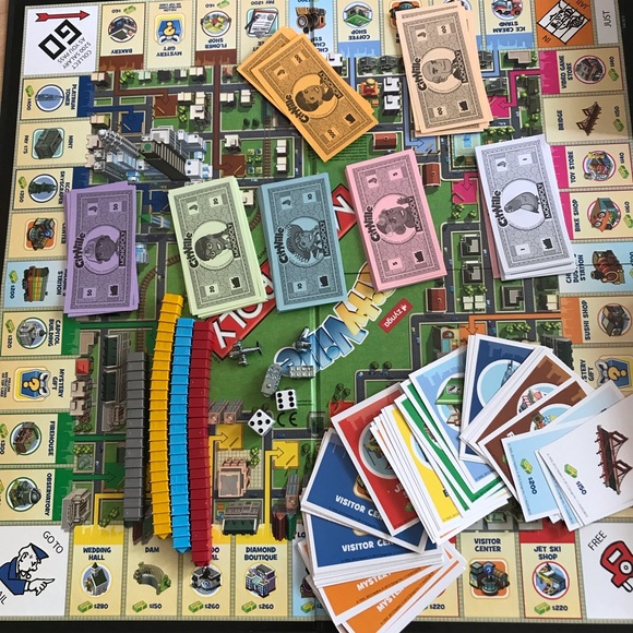 CityVille Monopoly | 2012 Family Board Game - Picture 4 of 16